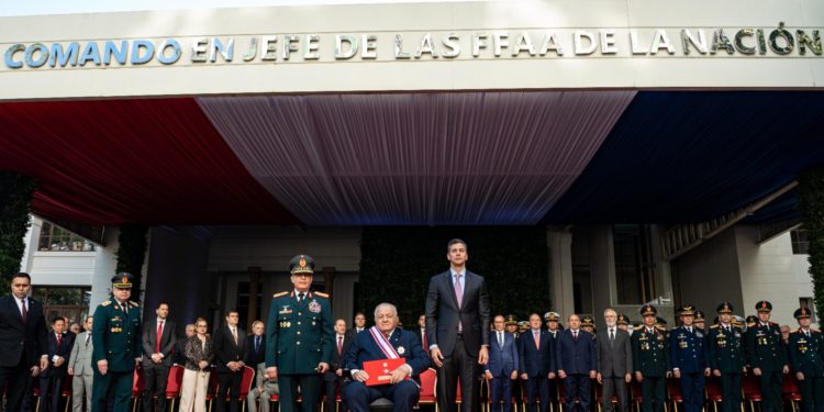 Presidente Peña destaca el rol de las FF.AA. en la transición democrática paraguaya Presidente Peña destaca el rol de las FF.AA. en la transición democrática paraguaya
