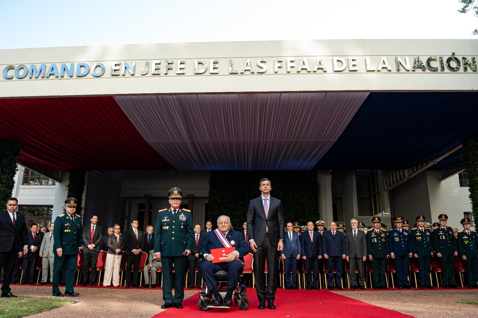 Presidente Peña destaca el rol de las FF.AA. en la transición democrática paraguaya