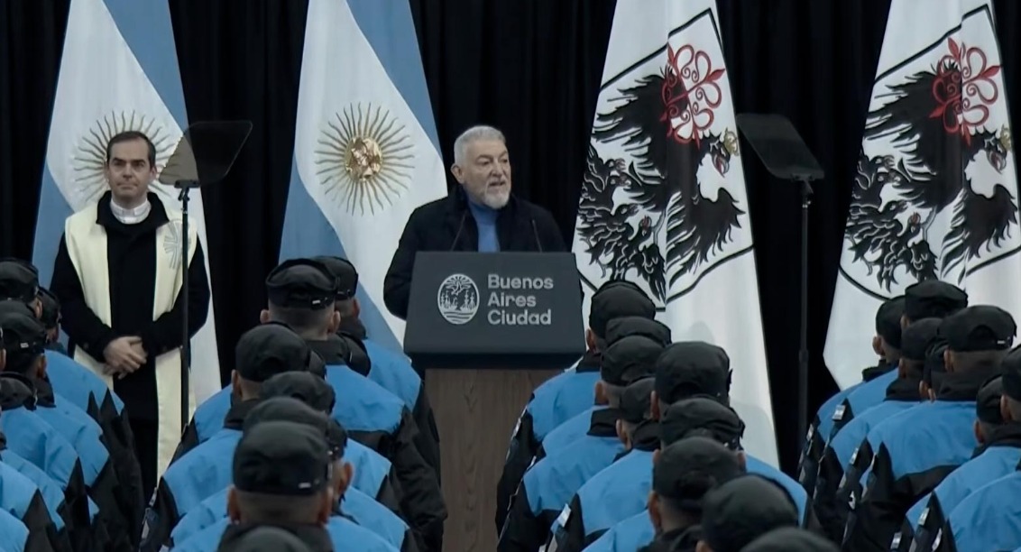 El primer capellán evangélico de la Policía de Buenos Aires llevó un mensaje de fe a más de 1.000 nuevos oficiales El primer capellán evangélico de la Policía de Buenos Aires llevó un mensaje de fe a más de 1.000 nuevos oficiales