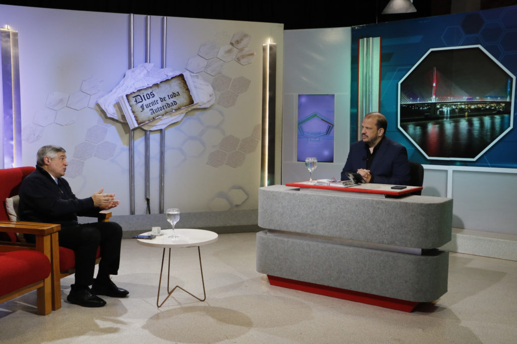 MEC reconoce extrema gravedad de los títulos falsos y advierte que puede haber más irregularidades MEC reconoce extrema gravedad de los títulos falsos y advierte que puede haber más irregularidades