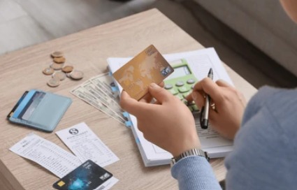 Uso de tarjetas de crédito en Paraguay podría derivar en un sobreendeudamiento peligroso Uso de tarjetas de crédito en Paraguay podría derivar en un sobreendeudamiento peligroso