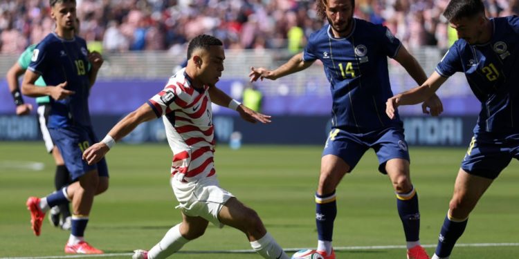 Estados Unidos impone su localía ante Bosnia y sella su boleto a octavos, pero pierde a Balogun para el duelo con Bélgica