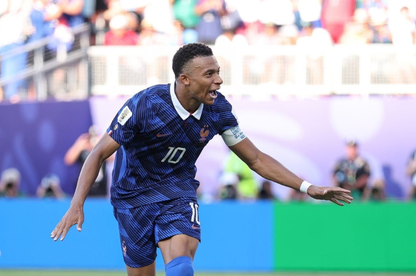 Sin esmoquin y con los dientes apretados: Mbappé responde a la fricción albirroja y avisa que Francia sabe jugar «sucio» Sin esmoquin y con los dientes apretados: Mbappé responde a la fricción albirroja y avisa que Francia sabe jugar «sucio»