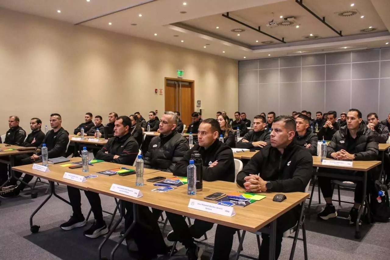 Apuesta a la excelencia: Se pone en marcha el prestigioso Curso FIFA RAP Élite para árbitros paraguayos Apuesta a la excelencia: Se pone en marcha el prestigioso Curso FIFA RAP Élite para árbitros paraguayos