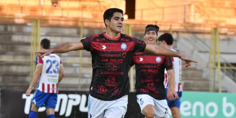 Guaireña pisa fuerte en el sur y hunde más a Encarnación en la División Intermedia Guaireña pisa fuerte en el sur y hunde más a Encarnación en la División Intermedia