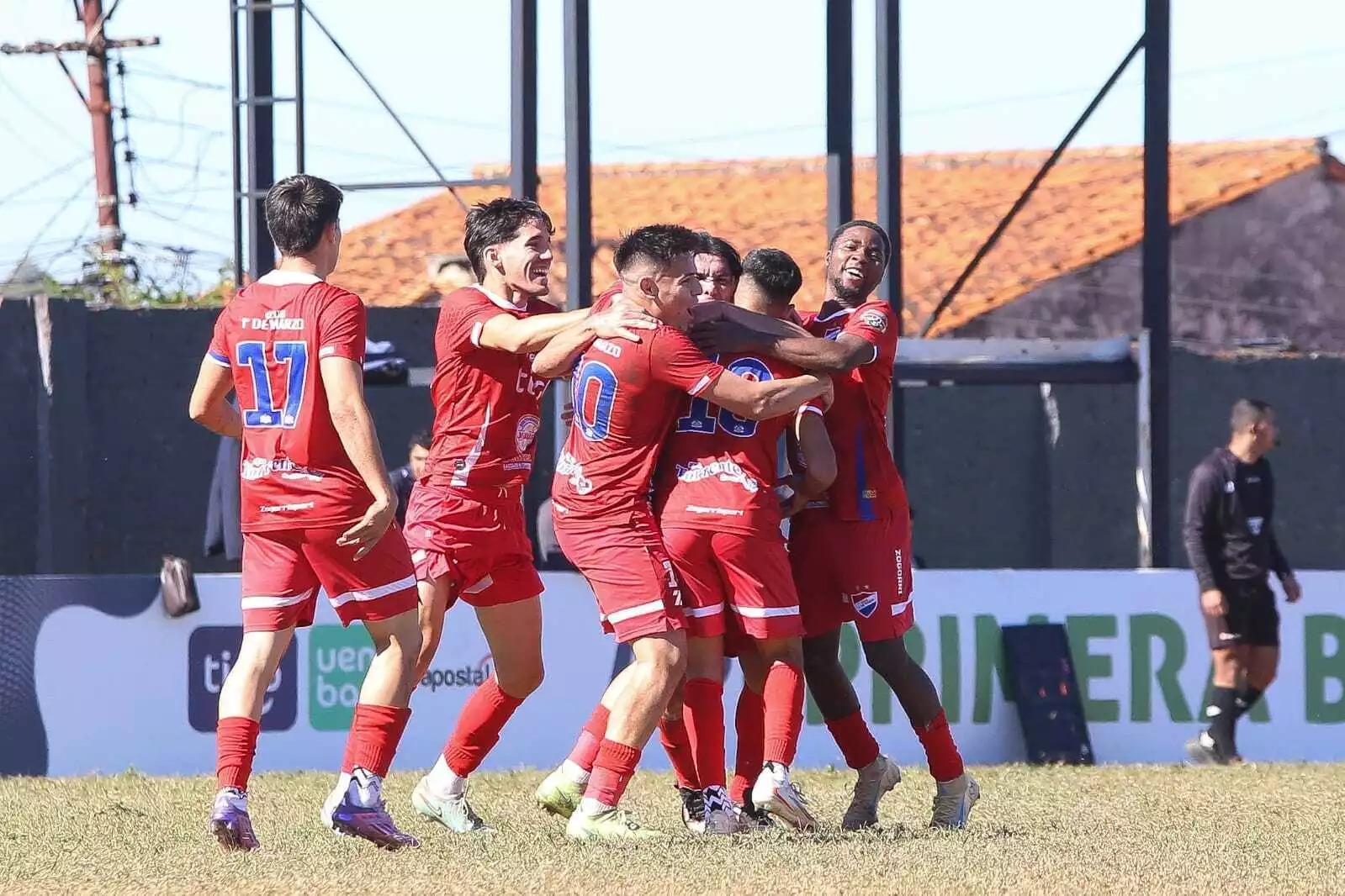 Mañana de emociones en el ascenso: Dos victorias y una paridad abren la fecha de adelanto de la Primera B
