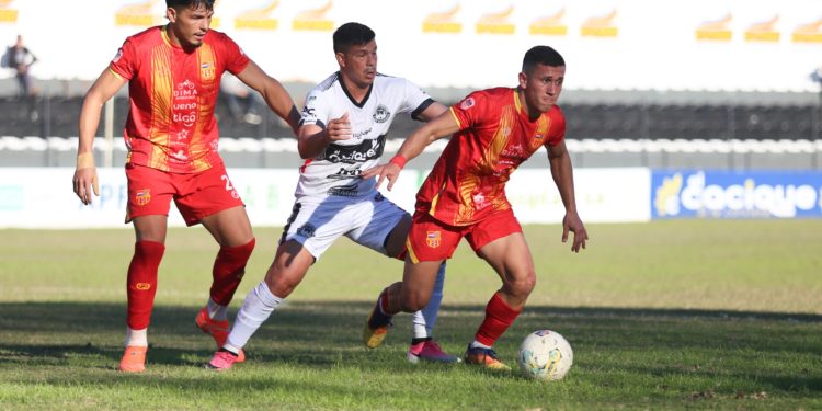 Alta intensidad en el ascenso: Goles, emociones y expulsiones completan la fecha de adelanto en la Primera B Alta intensidad en el ascenso: Goles, emociones y expulsiones completan la fecha de adelanto en la Primera B