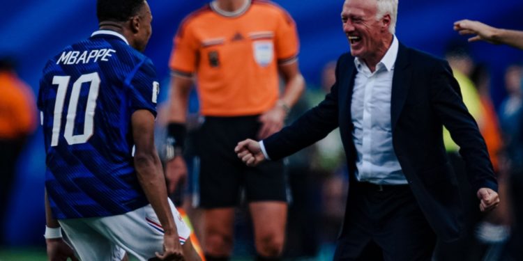 Postura institucional en la concentración gala: Didier Deschamps corta de raíz la polémica entre Kylian Mbappé y la senadora Celeste Amarilla Postura institucional en la concentración gala: Didier Deschamps corta de raíz la polémica entre Kylian Mbappé y la senadora Celeste Amarilla