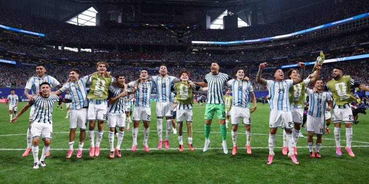El camino hacia el bicampeonato: Argentina busca las semifinales ante una Suiza que quiere hacer historia en Kansas City