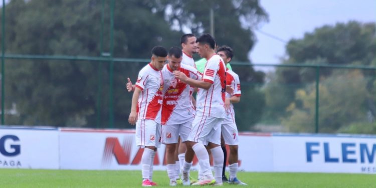 Sábado de festejos en la Primera B: River Plate y Sportivo Iteño arrancan la fecha con el pie derecho