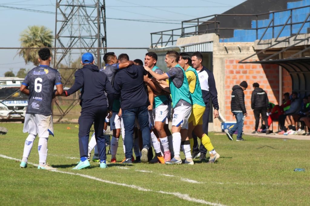 Cierre de jornada en la Primera B: 12 de Octubre de Itauguá consigue una agónica victoria ante su homónimo de Santo Domingo Cierre de jornada en la Primera B: 12 de Octubre de Itauguá consigue una agónica victoria ante su homónimo de Santo Domingo