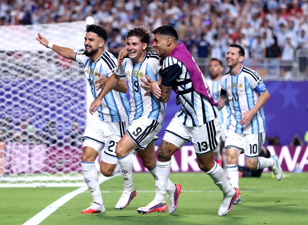 Clásico de alta tensión en Atlanta: Argentina e Inglaterra se miden por el pase a la final del Mundial Clásico de alta tensión en Atlanta: Argentina e Inglaterra se miden por el pase a la final del Mundial