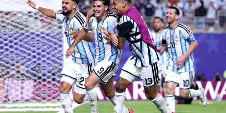 Clásico de alta tensión en Atlanta: Argentina e Inglaterra se miden por el pase a la final del Mundial Clásico de alta tensión en Atlanta: Argentina e Inglaterra se miden por el pase a la final del Mundial
