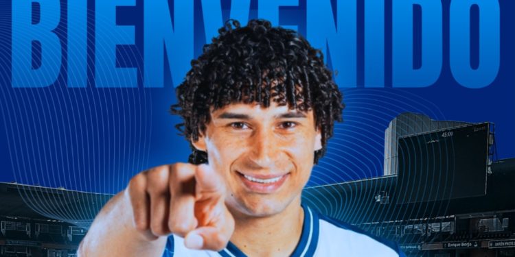 Creatividad y tenis en tierras aztecas: Pachuca presenta de forma oficial al goleador paraguayo Adrián Alcaraz