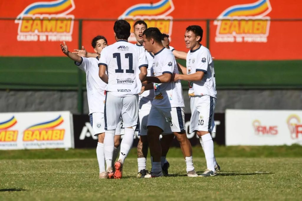 Golpe de visitante: Oriental pisa fuerte en Ñemby y tumba a Sport Colonial en el inicio de la fecha
