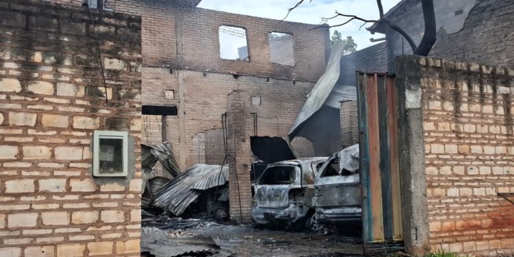 Incendio en Luque genera alarma y reaviva denuncias de vecinos por presunto abandono de una vivienda Incendio en Luque genera alarma y reaviva denuncias de vecinos por presunto abandono de una vivienda