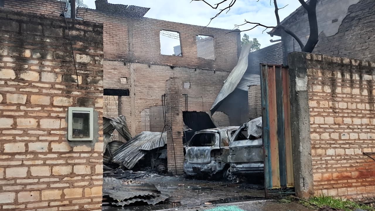 Incendio en Luque genera alarma y reaviva denuncias de vecinos por presunto abandono de una vivienda Incendio en Luque genera alarma y reaviva denuncias de vecinos por presunto abandono de una vivienda