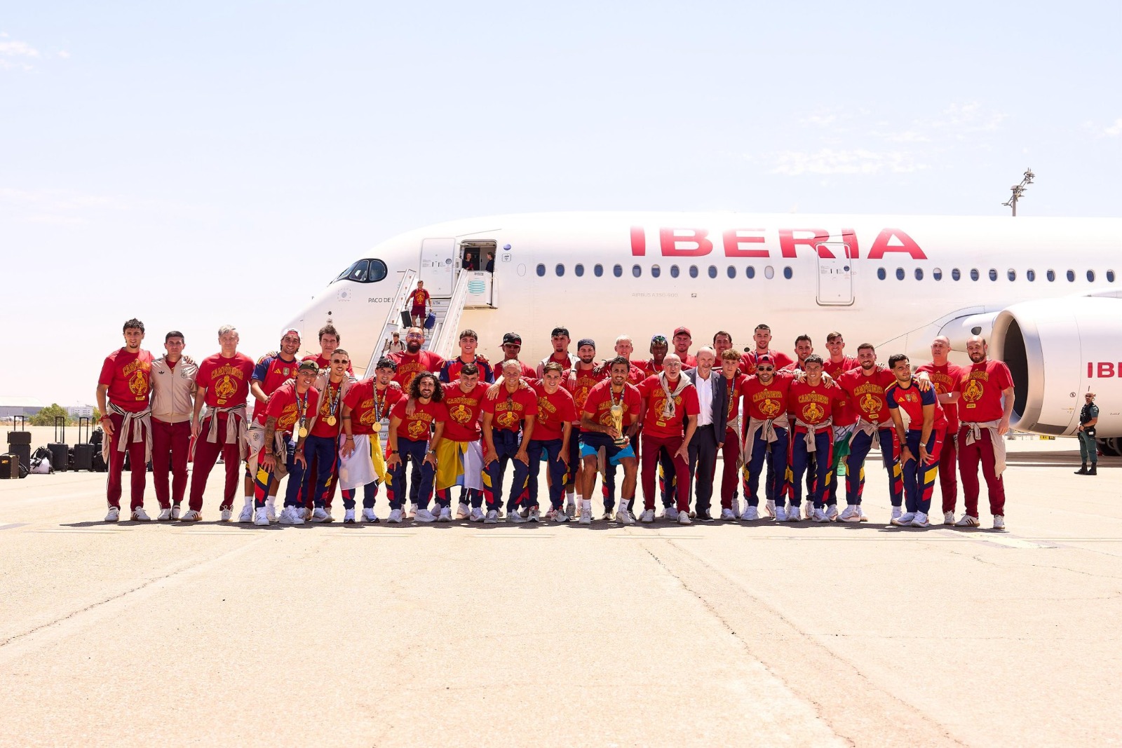 Madrid se viste de gala: La Roja aterriza en la capital española para celebrar su segunda estrella mundial