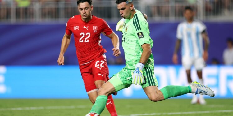 Incertidumbre en la Albiceleste: Emiliano Martínez evalúa su continuidad en la selección tras el subcampeonato mundial Incertidumbre en la Albiceleste: Emiliano Martínez evalúa su continuidad en la selección tras el subcampeonato mundial