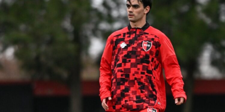 Nuevo destino tras su paso por Barrio Obrero: Alan Soñora fue presentado como refuerzo de Newell’s Old Boys Nuevo destino tras su paso por Barrio Obrero: Alan Soñora fue presentado como refuerzo de Newell’s Old Boys