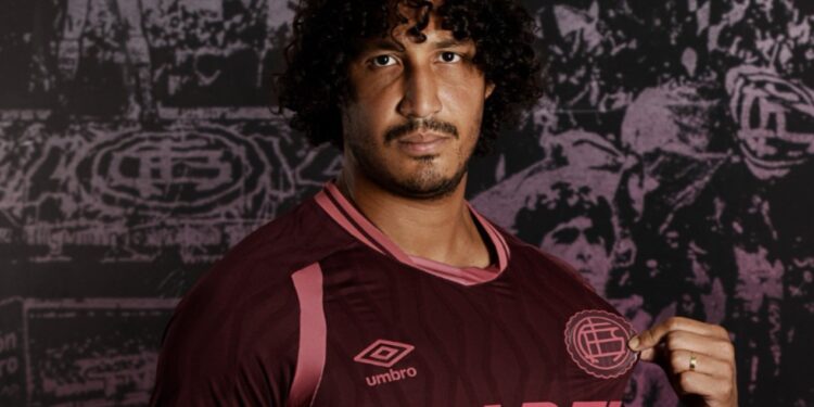 Reconocimiento en la Fortaleza: La hinchada de Lanús elogia el nivel de José Canale tras su paso por el Mundial