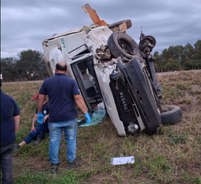 Accidente de tránsito en la ruta PY09 involucró a una ambulancia y un tractocamión cisterna Accidente de tránsito en la ruta PY09 involucró a una ambulancia y un tractocamión cisterna