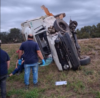 Accidente de tránsito en la ruta PY09 involucró a una ambulancia y un tractocamión cisterna