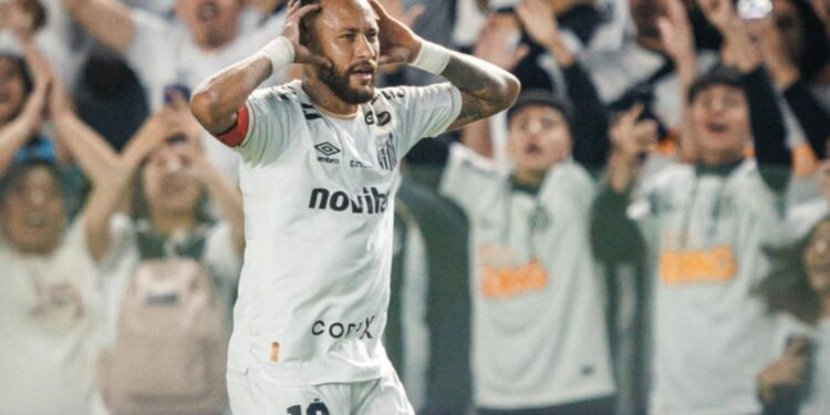 Retorno con doblete y salvación agónica: Neymar reapareció en el Santos con dos goles en el empate ante Chapecoense