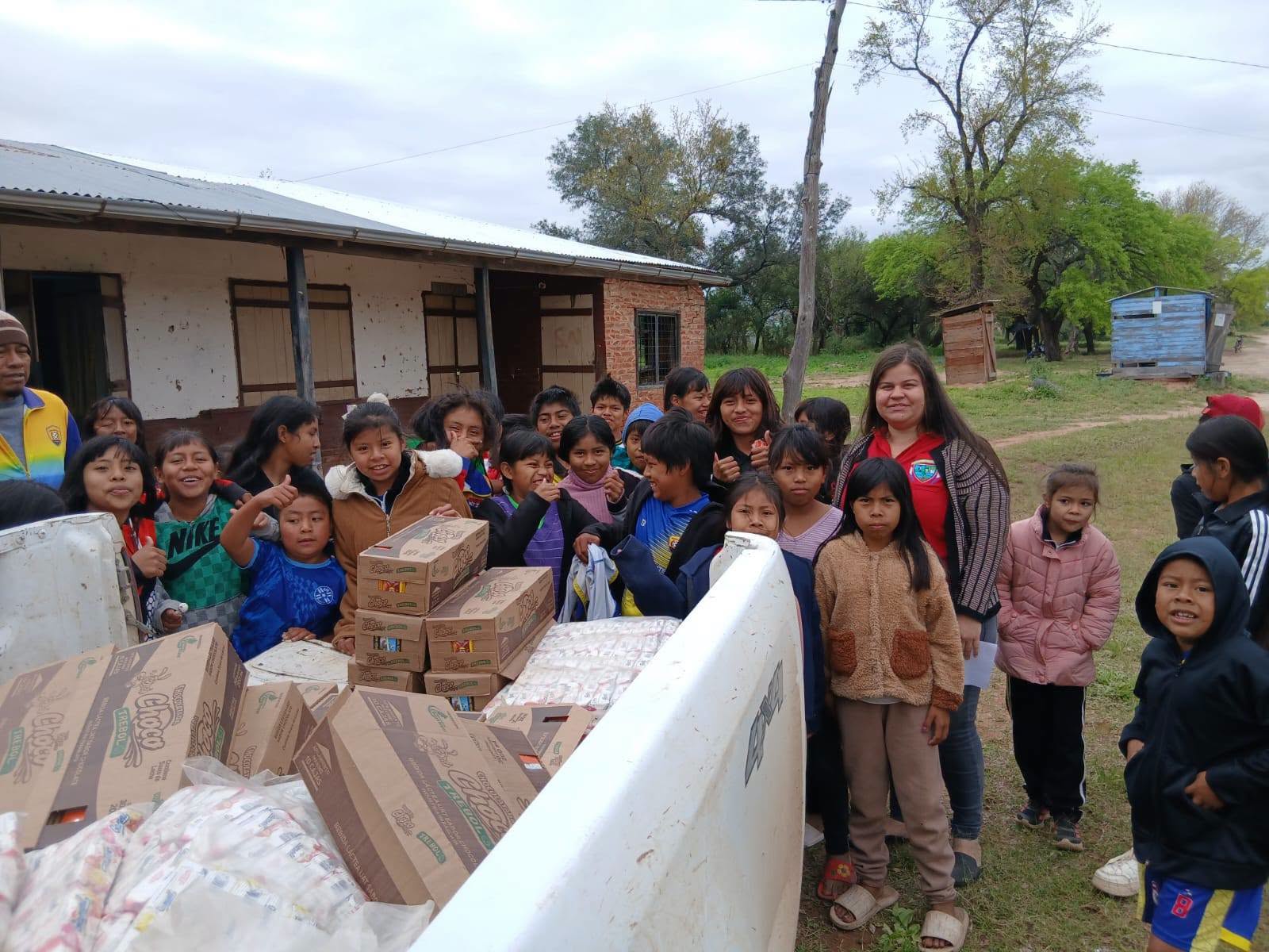 Cooperativa Chortitzer y Municipalidad de Irala Fernández llevaron alegría a niños de 41 escuelas Cooperativa Chortitzer y Municipalidad de Irala Fernández llevaron alegría a niños de 41 escuelas