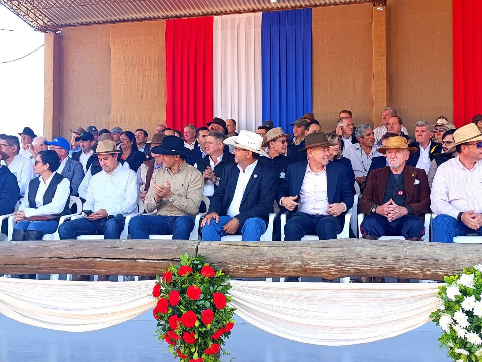 En acto oficial de la Expo Rodeo Trébol reclaman energía, agua y rutas de todo tiempo para el Chaco En acto oficial de la Expo Rodeo Trébol reclaman energía, agua y rutas de todo tiempo para el Chaco