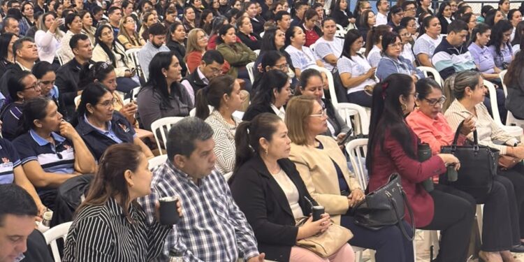 Más de 1.800 docentes de Concepción participan de jornada de capacitación impulsada por FundaJoven y el MEC Más de 1.800 docentes de Concepción participan de jornada de capacitación impulsada por FundaJoven y el MEC