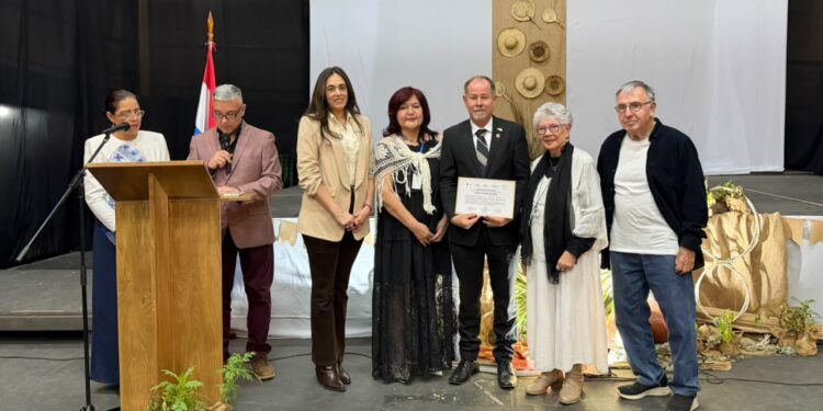 Harold Bergen es distinguido como Embajador por la Paz tras el I Congreso Mundial de Exbecarios de Israel