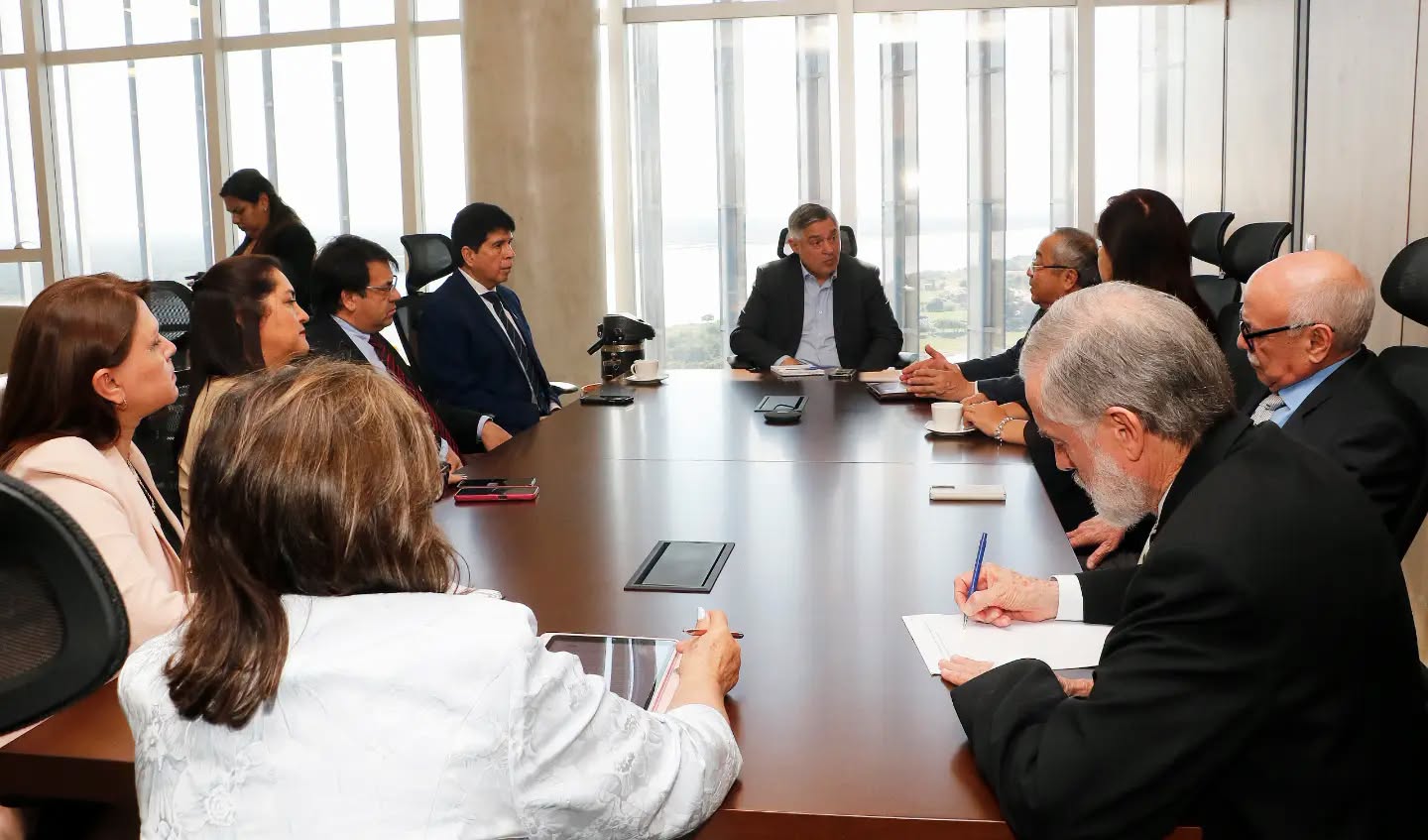 MEC y universidades públicas articulan acciones para recuperar la confianza en los títulos académicos
