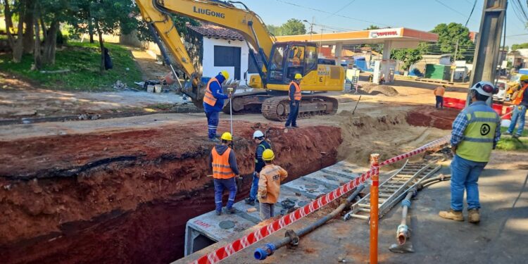 Denuncian presunta sobrefacturación en la reparación de la avenida Avelino Martínez Denuncian presunta sobrefacturación en la reparación de la avenida Avelino Martínez