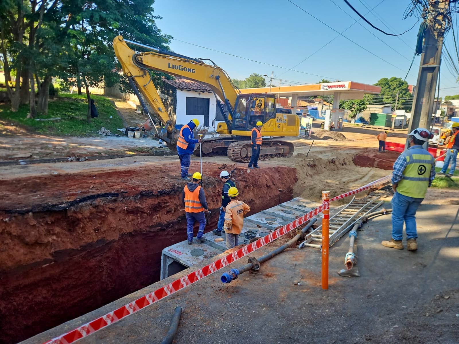 Denuncian presunta sobrefacturación en la reparación de la avenida Avelino Martínez
