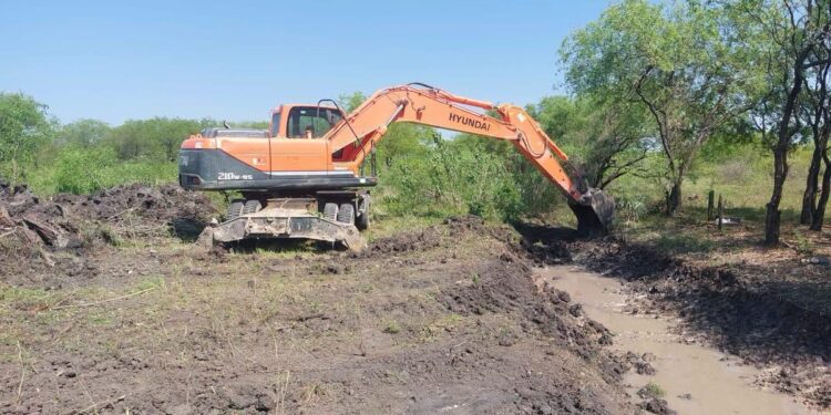 Preparativos para la llegada de «El Niño»: MOPC refuerza mantenimiento de caminos vecinales