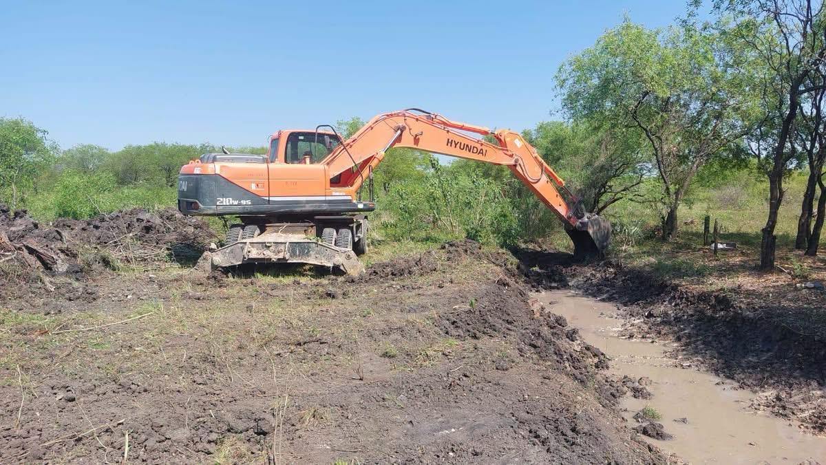 MOPC refuerza mantenimiento de caminos vecinales ante posible llegada de “El Niño” MOPC refuerza mantenimiento de caminos vecinales ante posible llegada de “El Niño”