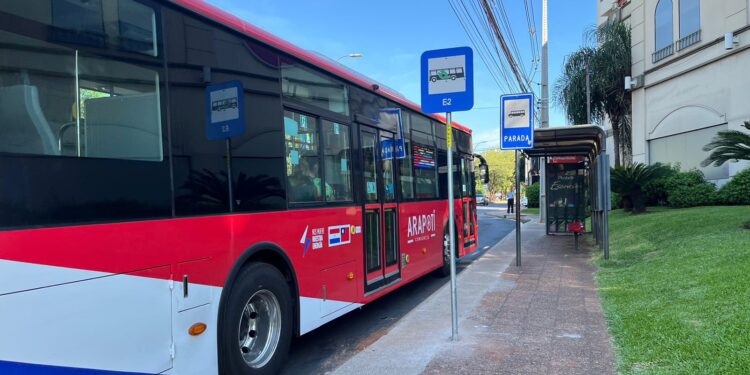 Viajar en colectivo por el Área Metropolitana ya no tiene por qué costar el triple, dice MOPC Viajar en colectivo por el Área Metropolitana ya no tiene por qué costar el triple, dice MOPC