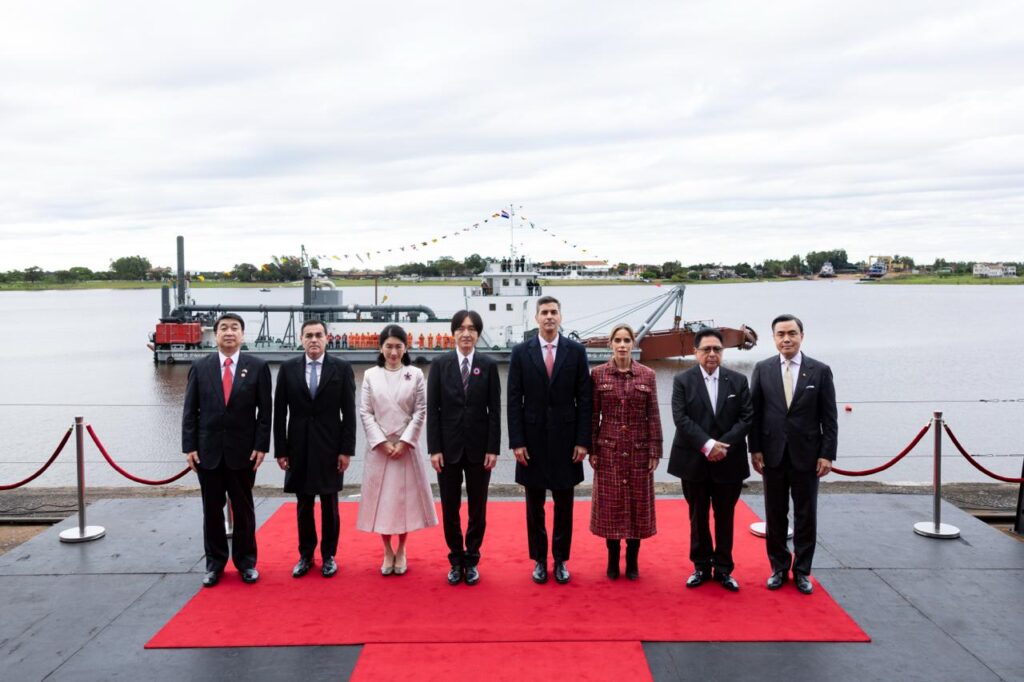 Paraguay incorpora moderna draga donada por Japón para fortalecer la navegabilidad de sus ríos