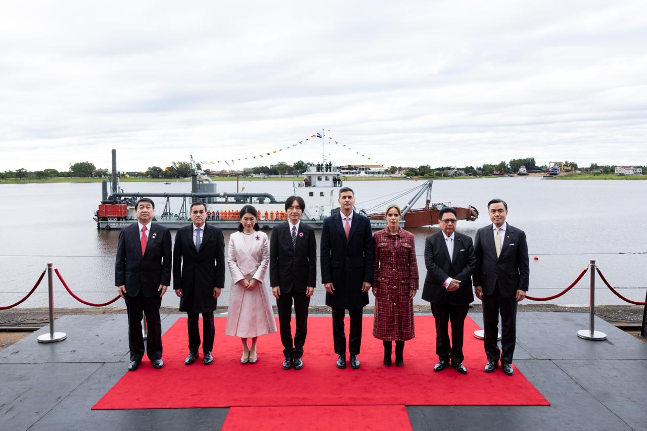 Paraguay incorpora moderna draga donada por Japón para fortalecer la navegabilidad de sus ríos