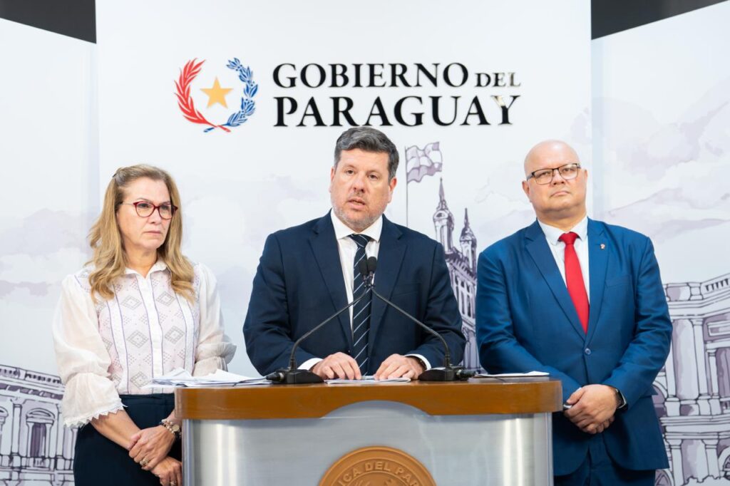 Gobierno anuncia más recursos para Salud y responde a reclamos del sector médico