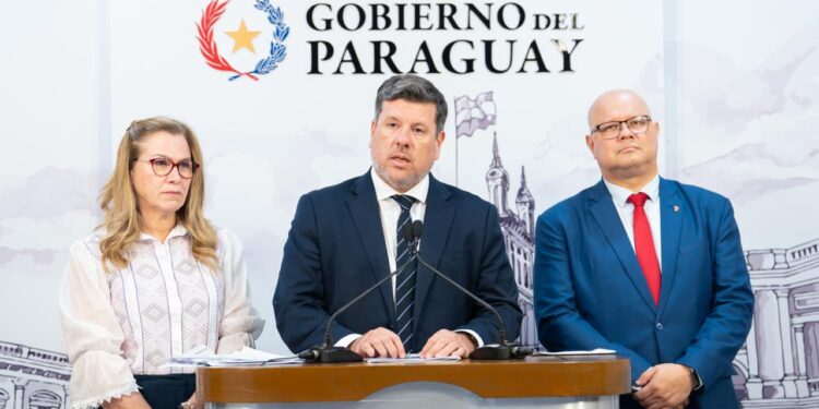 Gobierno anuncia más recursos para Salud y responde a reclamos del sector médico Gobierno anuncia más recursos para Salud y responde a reclamos del sector médico