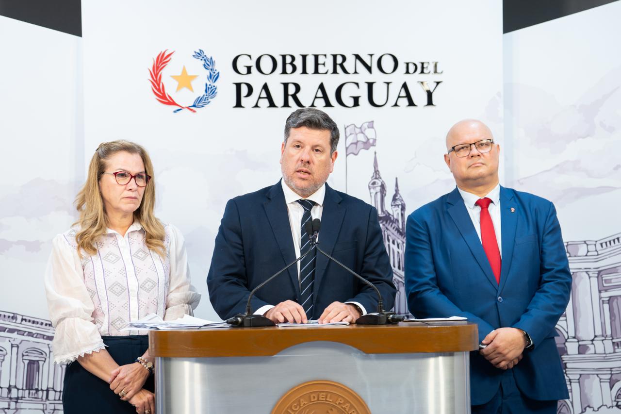 Gobierno anuncia más recursos para Salud y responde a reclamos del sector médico