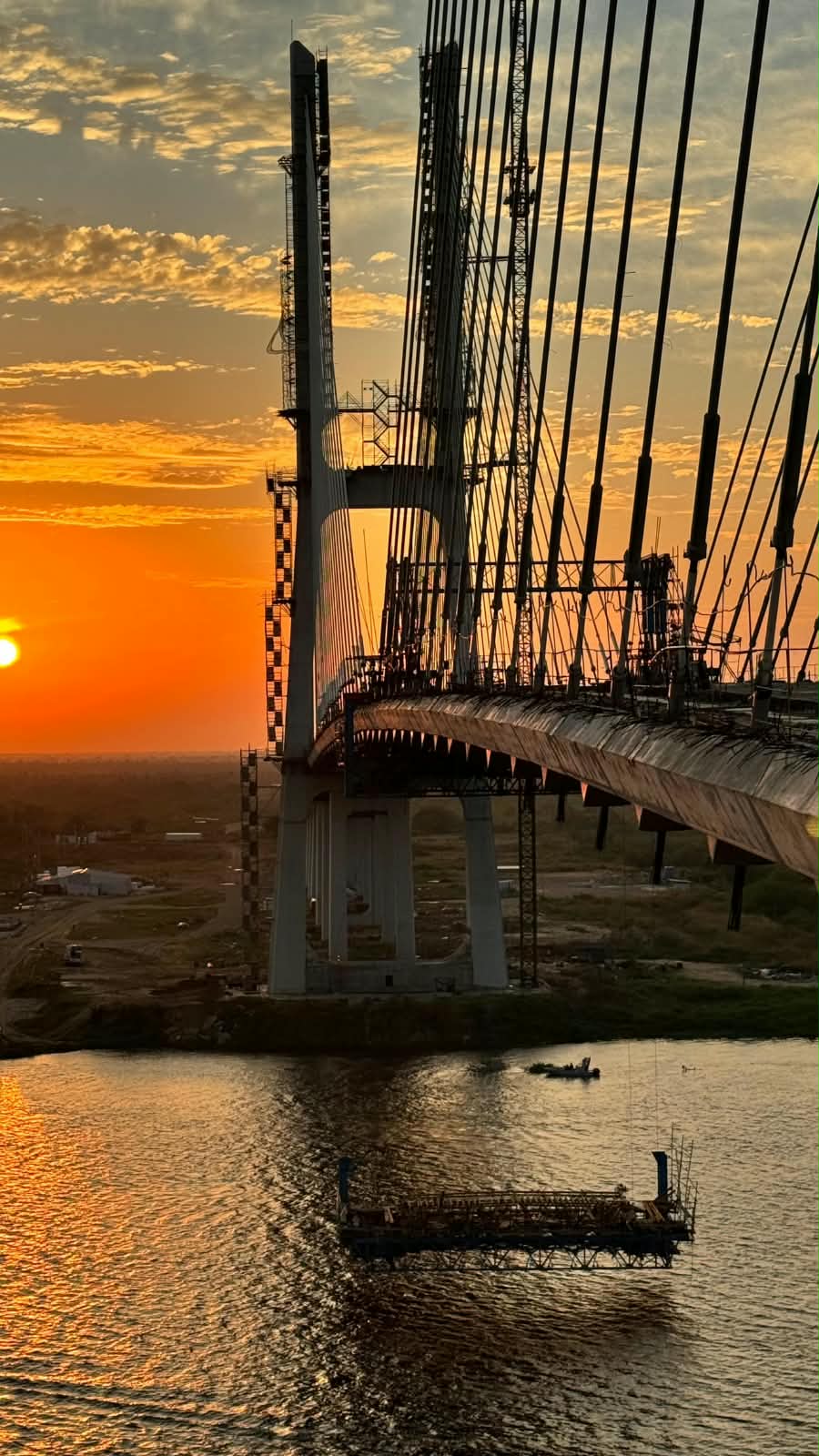 Puente Bioceánico entra en su etapa final con retiro de estructuras de gran peso sobre el río Paraguay Puente Bioceánico entra en su etapa final con retiro de estructuras de gran peso sobre el río Paraguay