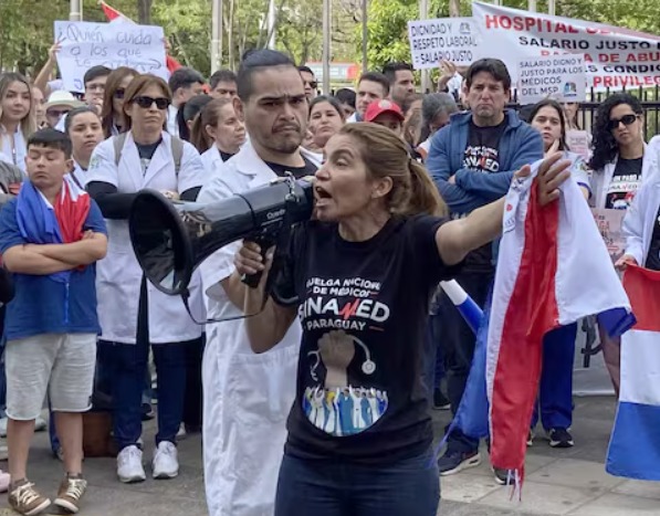 Termina la huelga médica, pero sigue la tensión: especialistas anuncian posibles renuncias desde el lunes Termina la huelga médica, pero sigue la tensión: especialistas anuncian posibles renuncias desde el lunes