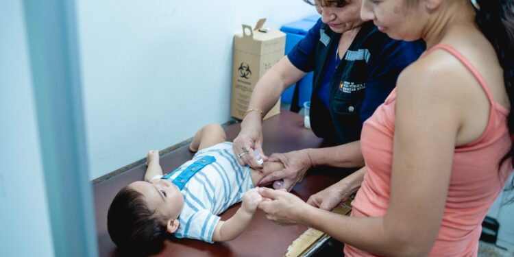 Pediatría destaca impacto de inmunización contra el VRS y pide completar el esquema de vacunación Pediatría destaca impacto de inmunización contra el VRS y pide completar el esquema de vacunación