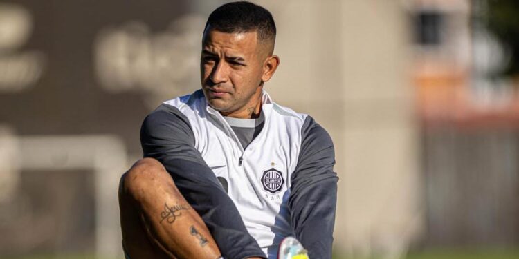 Derlis González suma minutos y goles en la Reserva de Olimpia