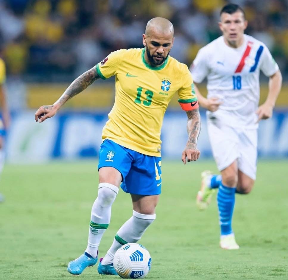 Dani Alves reacciona tras la polémica entre Brasil y Paraguay