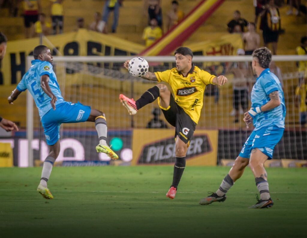 Sergio Díaz convierte en la derrota de Barcelona frente a Macará Sergio Díaz convierte en la derrota de Barcelona frente a Macará