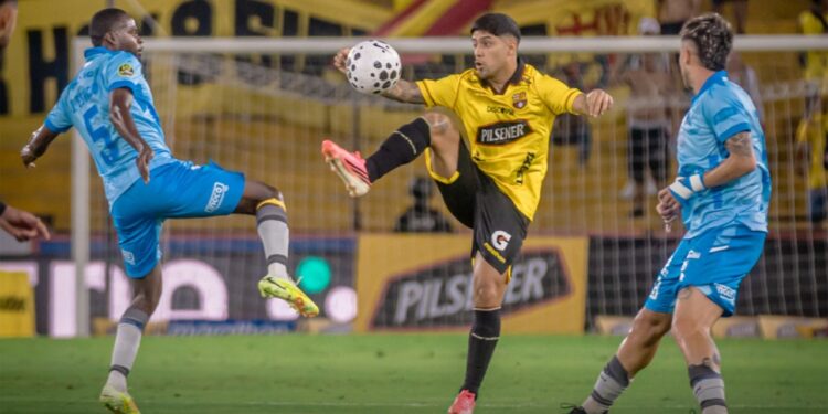 Sergio Díaz convierte en la derrota de Barcelona frente a Macará Sergio Díaz convierte en la derrota de Barcelona frente a Macará